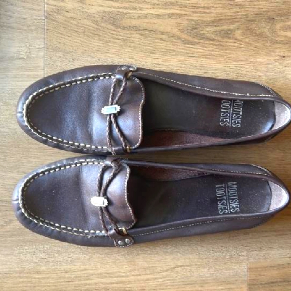 Women's Mootsies Tootsies Brown Leather SlipOn Loafers | 9.5